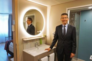 hallbergmoos-gewerbe-nach-corona-mooskurier-10-2020-moevenpick