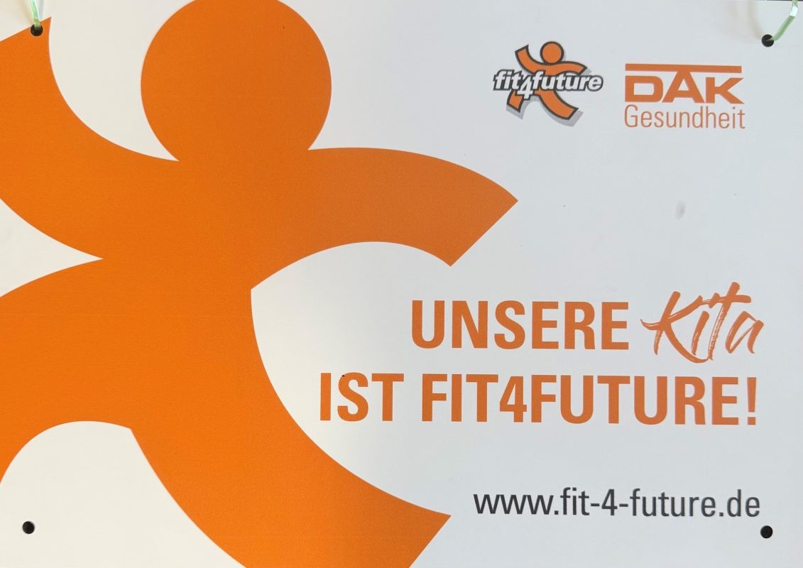 Team des AWO-Kindergartens Sonnenschein mit der Auszeichnung „fit4future“