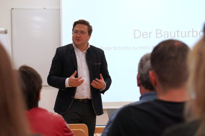 Diskussionsabend zum Thema Eigenheim für junge Menschen in Hallbergmoos mit Christian Moser und der JU Hallbergmoos