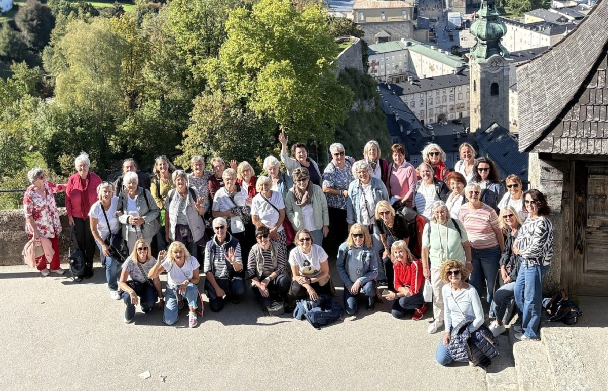 Kath. Frauen Goldach beim Ausflug nach Salzburg vor der Festung Hohensalzburg