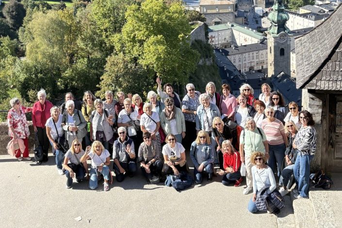 Kath. Frauen Goldach beim Ausflug nach Salzburg vor der Festung Hohensalzburg